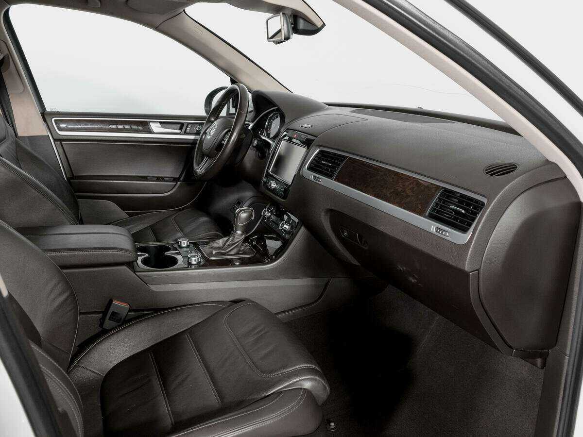 Volkswagen Touareg с пробегом — 2014 год. Фото: #8