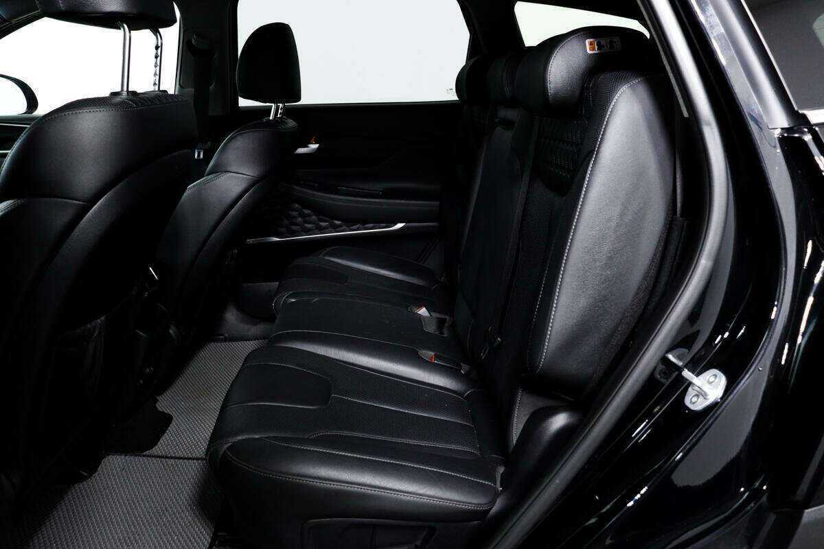 Hyundai Santa Fe с пробегом — 2019 год. Фото: #11