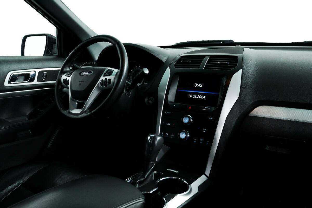 Ford Explorer с пробегом — 2015 год. Фото: #8