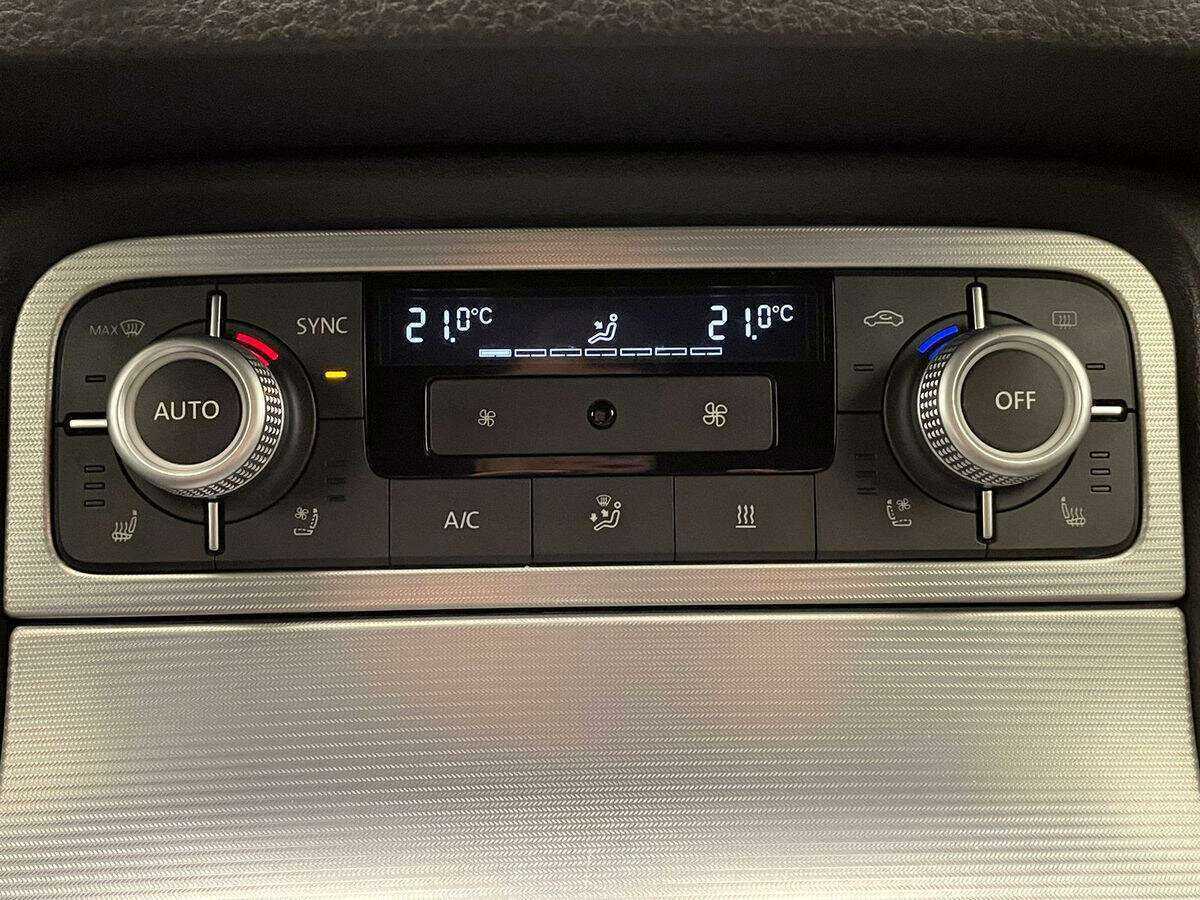 Volkswagen Touareg с пробегом — 2015 год. Фото: #19