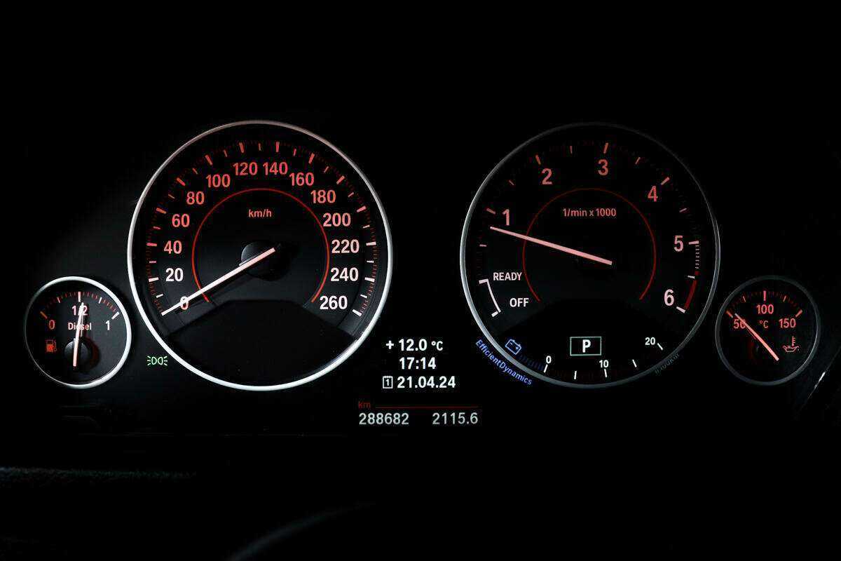 BMW 3 серии с пробегом — 2013 год. Фото: #9