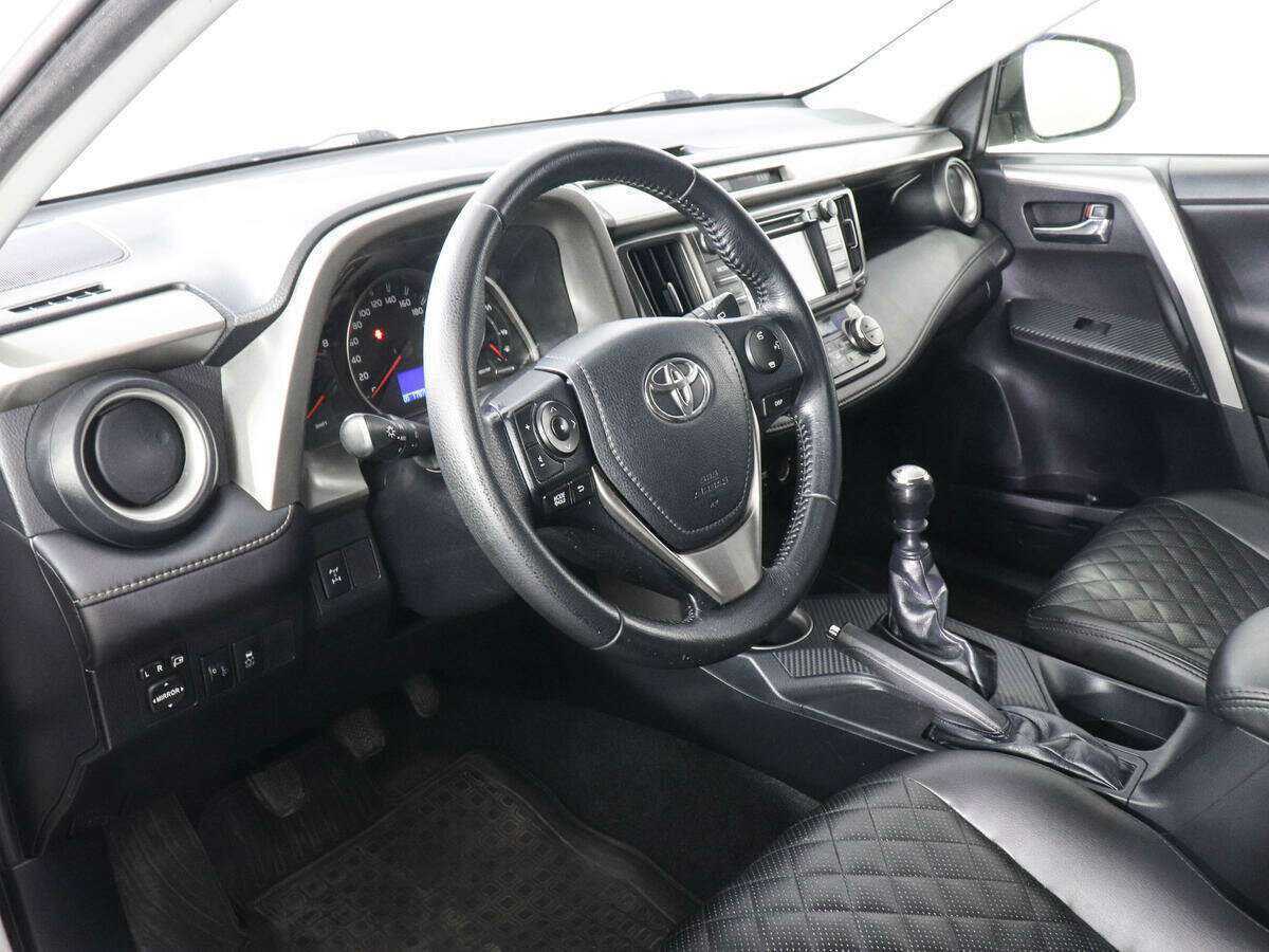 Toyota RAV4 с пробегом — 2014 год. Фото: #8