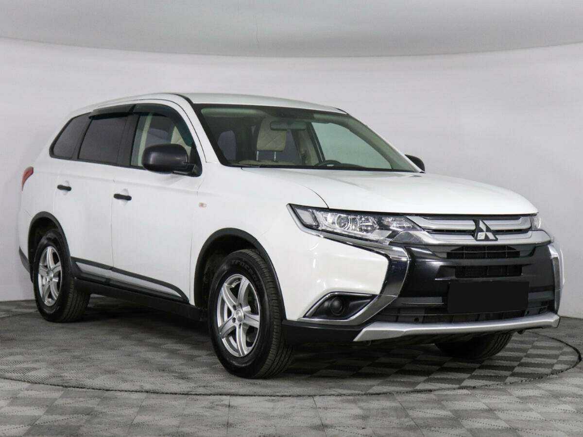 Mitsubishi Outlander с пробегом — 2017 год. Фото: #2