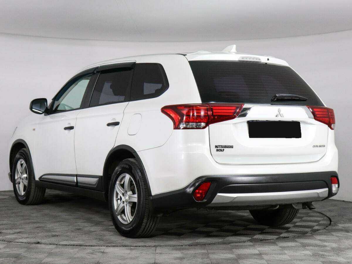 Mitsubishi Outlander с пробегом — 2017 год. Фото: #6