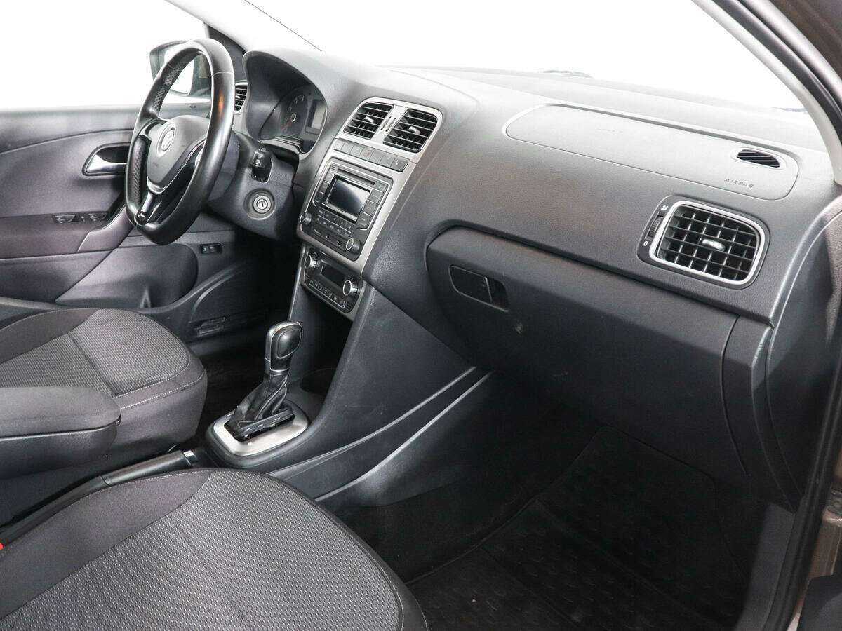 Volkswagen Polo с пробегом — 2016 год. Фото: #8