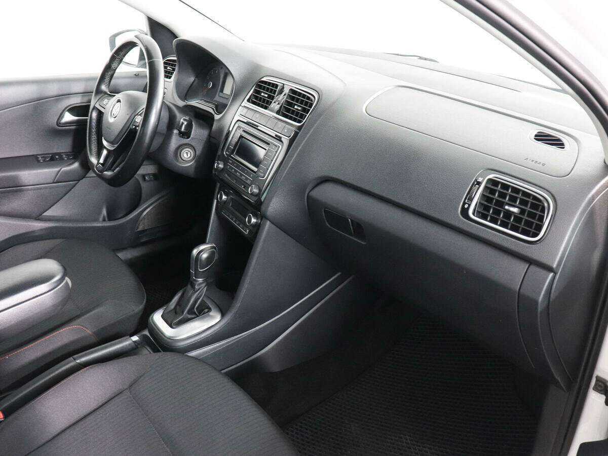 Volkswagen Polo с пробегом — 2017 год. Фото: #9