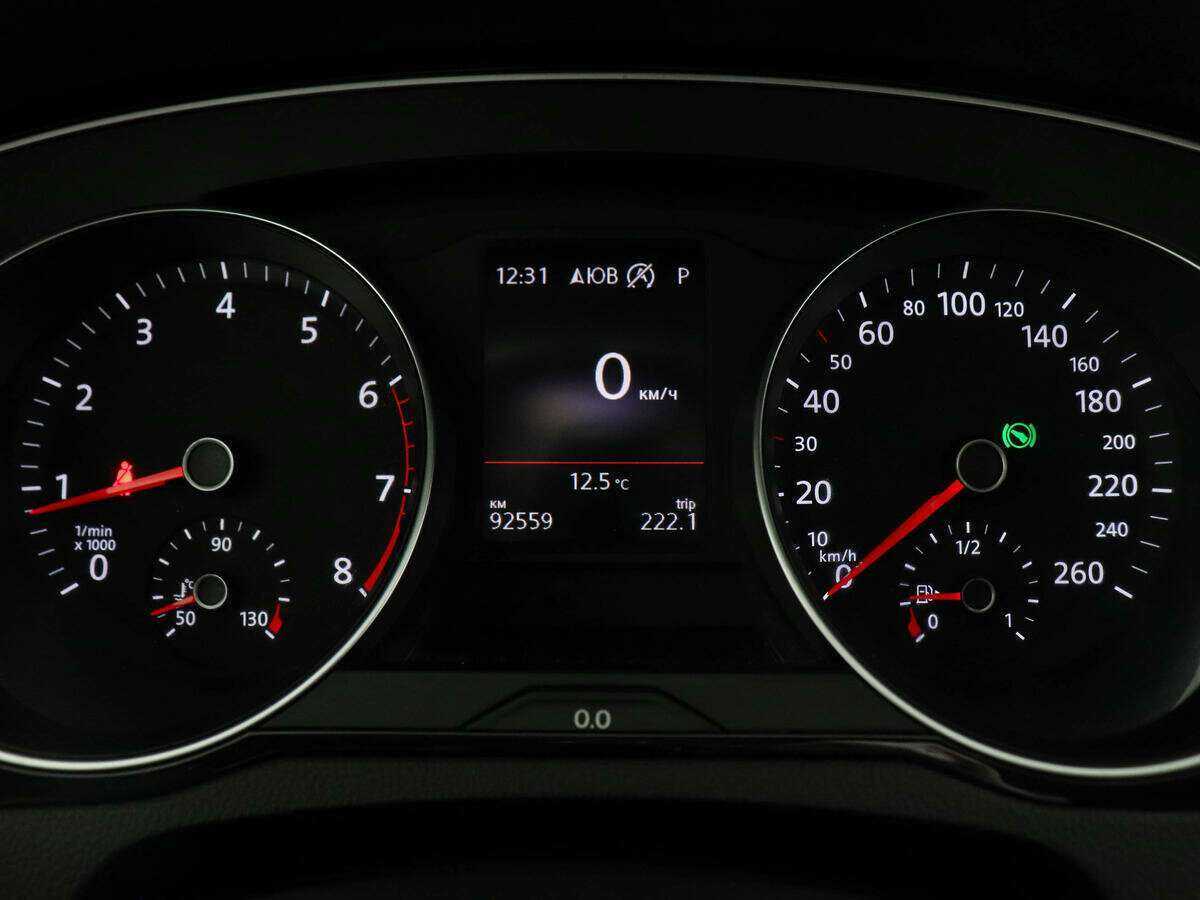 Volkswagen Passat с пробегом — 2020 год. Фото: #10