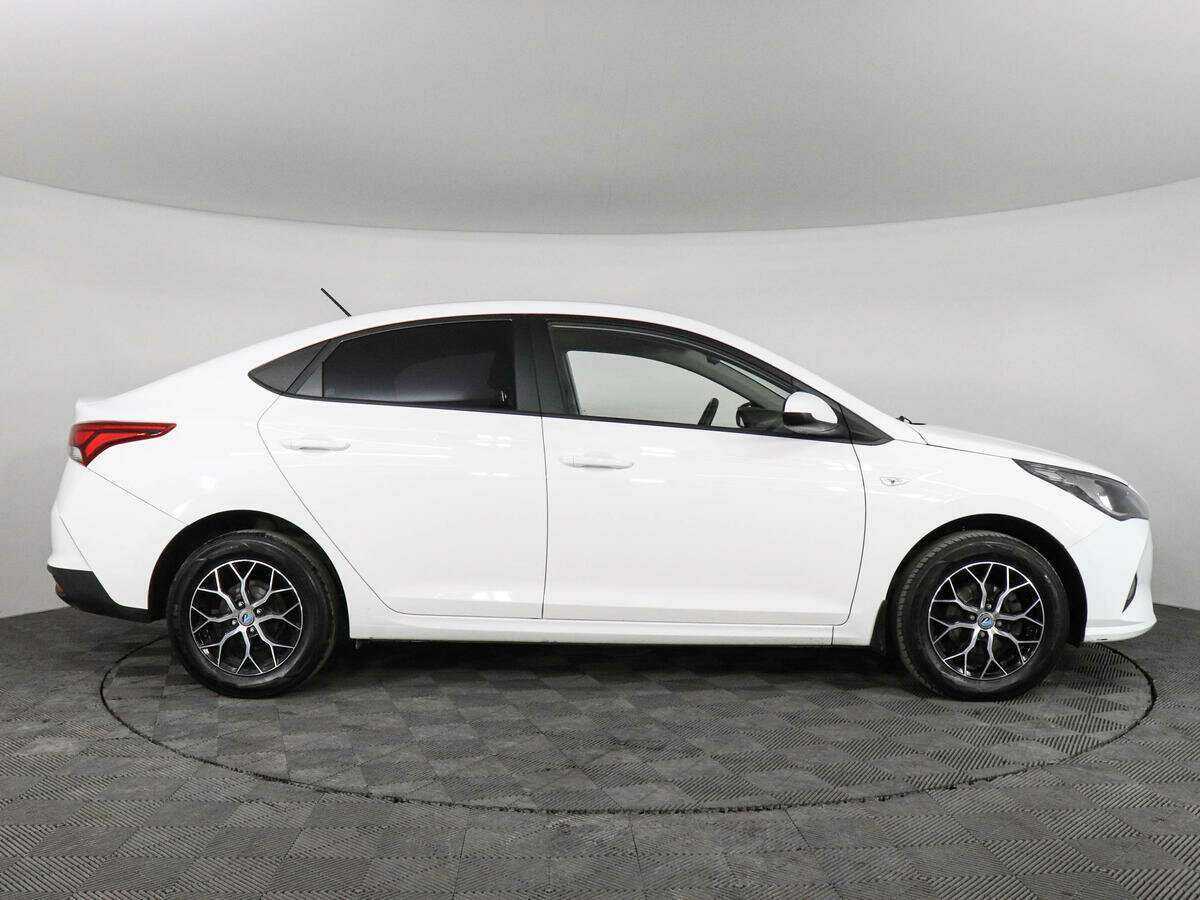 Hyundai Solaris с пробегом — 2022 год. Фото: #3