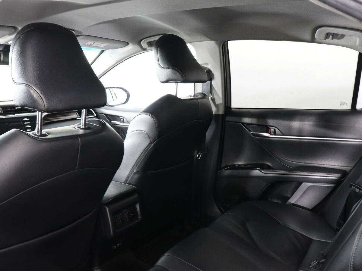 Toyota Camry с пробегом — 2019 год. Фото: #10