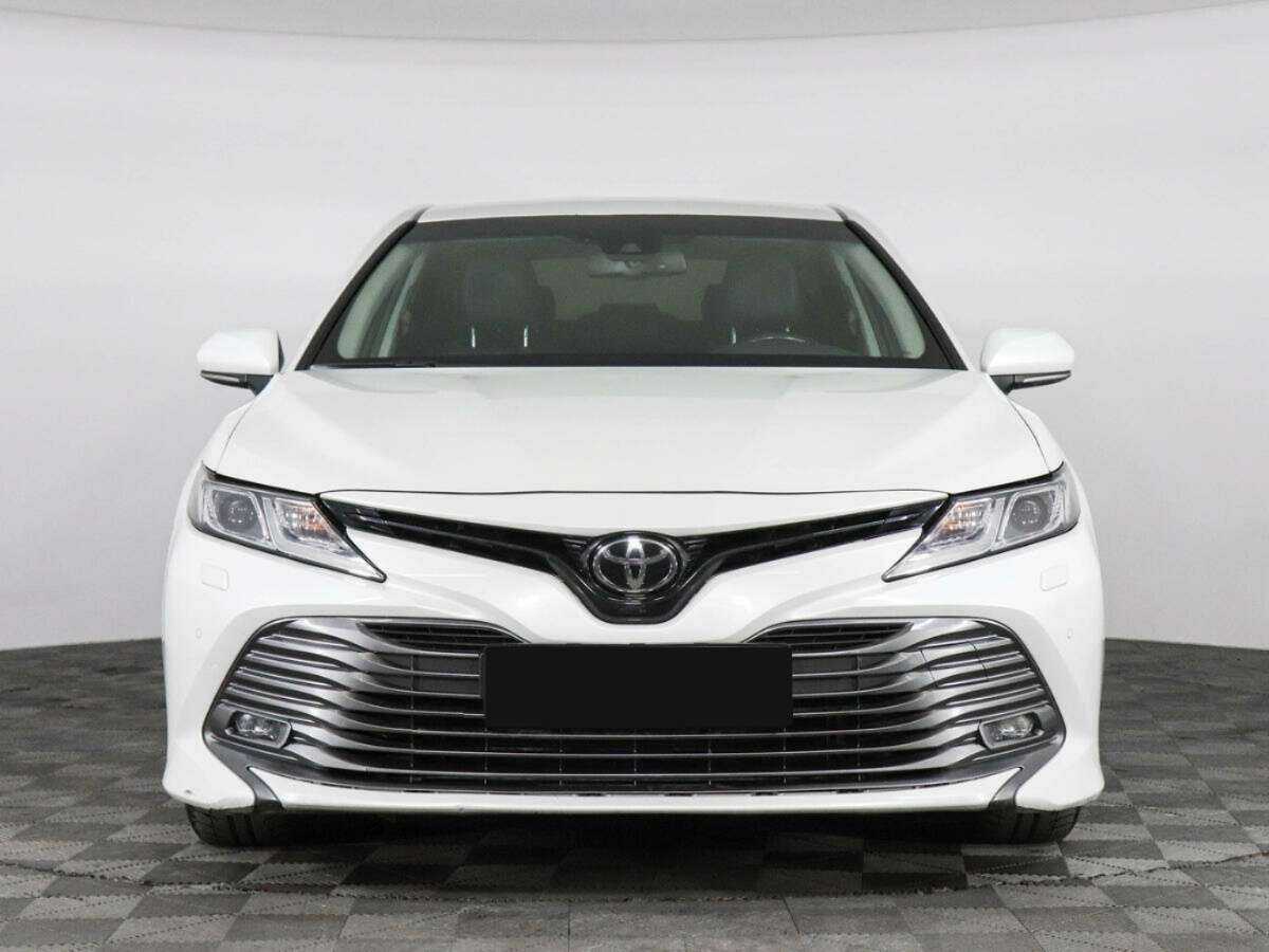 Toyota Camry с пробегом — 2019 год. Фото: #1