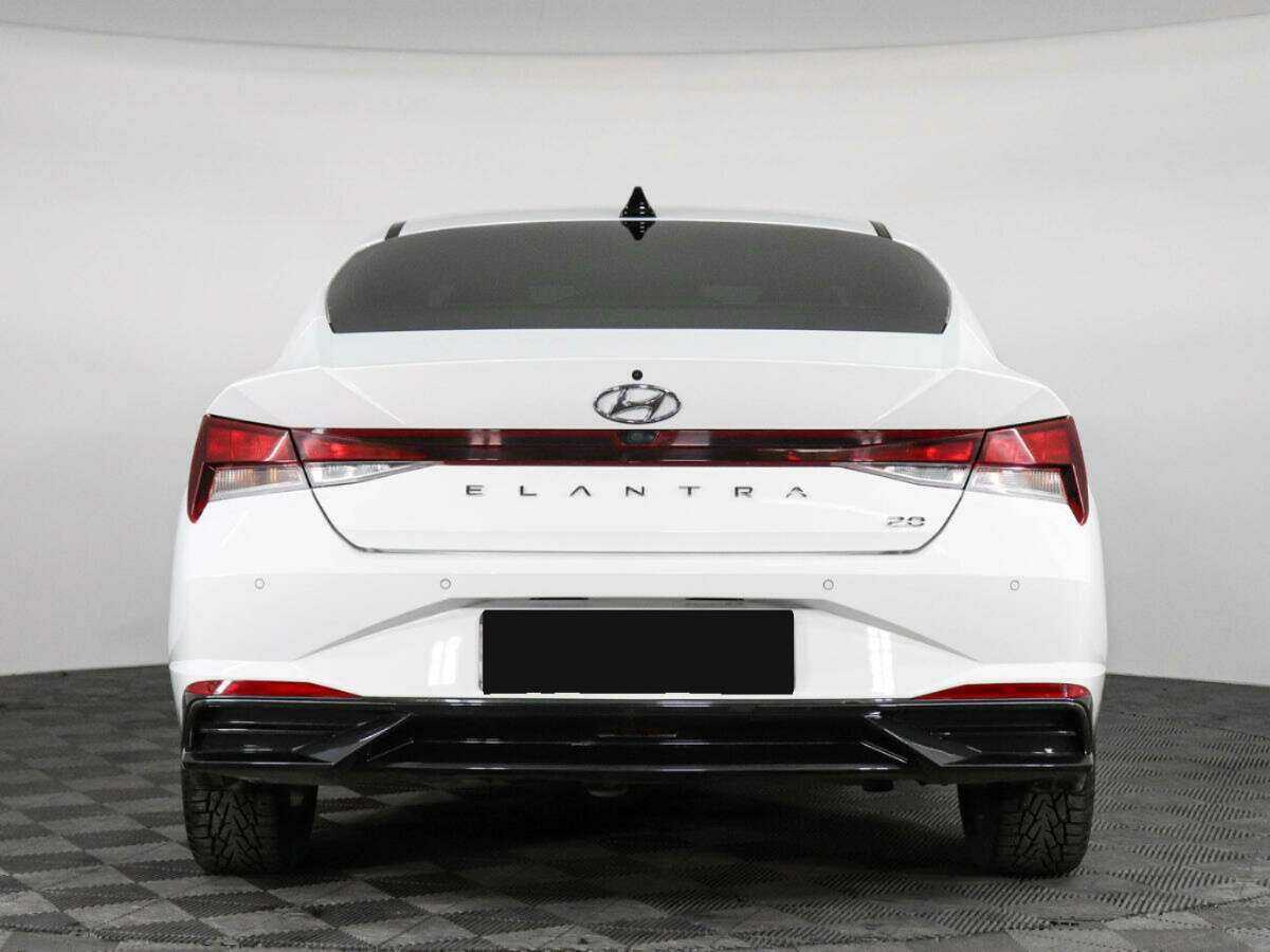 Hyundai Elantra с пробегом — 2021 год. Фото: #5