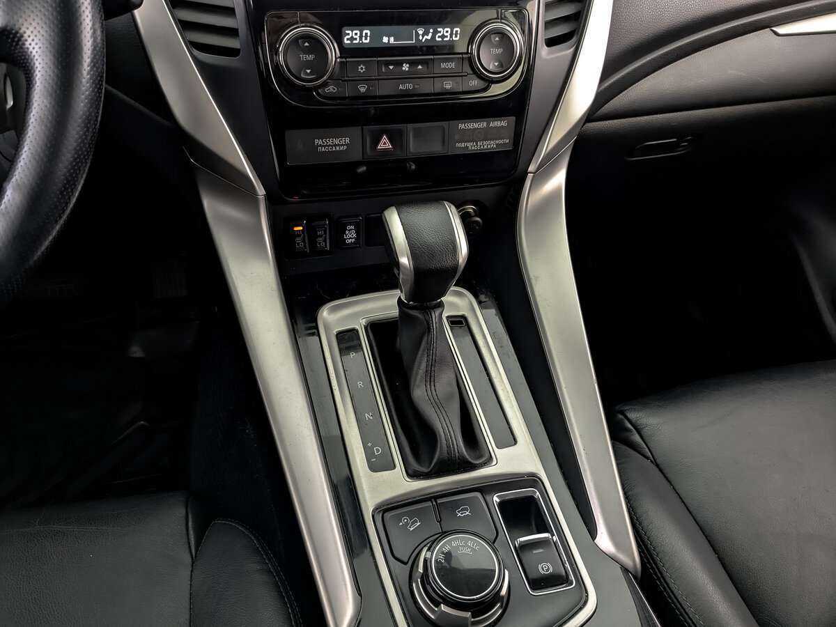 Mitsubishi Pajero Sport с пробегом — 2017 год. Фото: #22