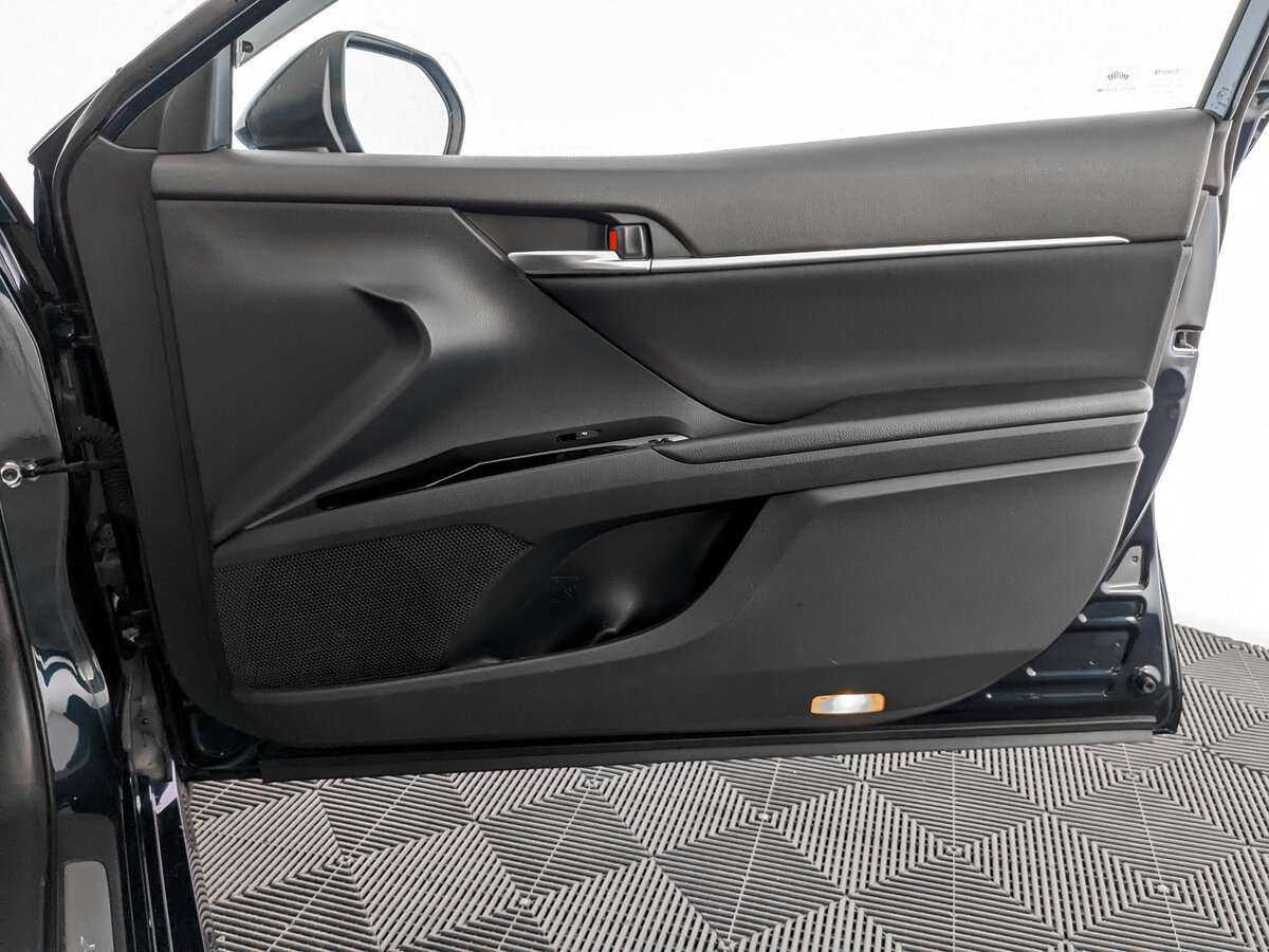 Toyota Camry с пробегом — 2020 год. Фото: #16