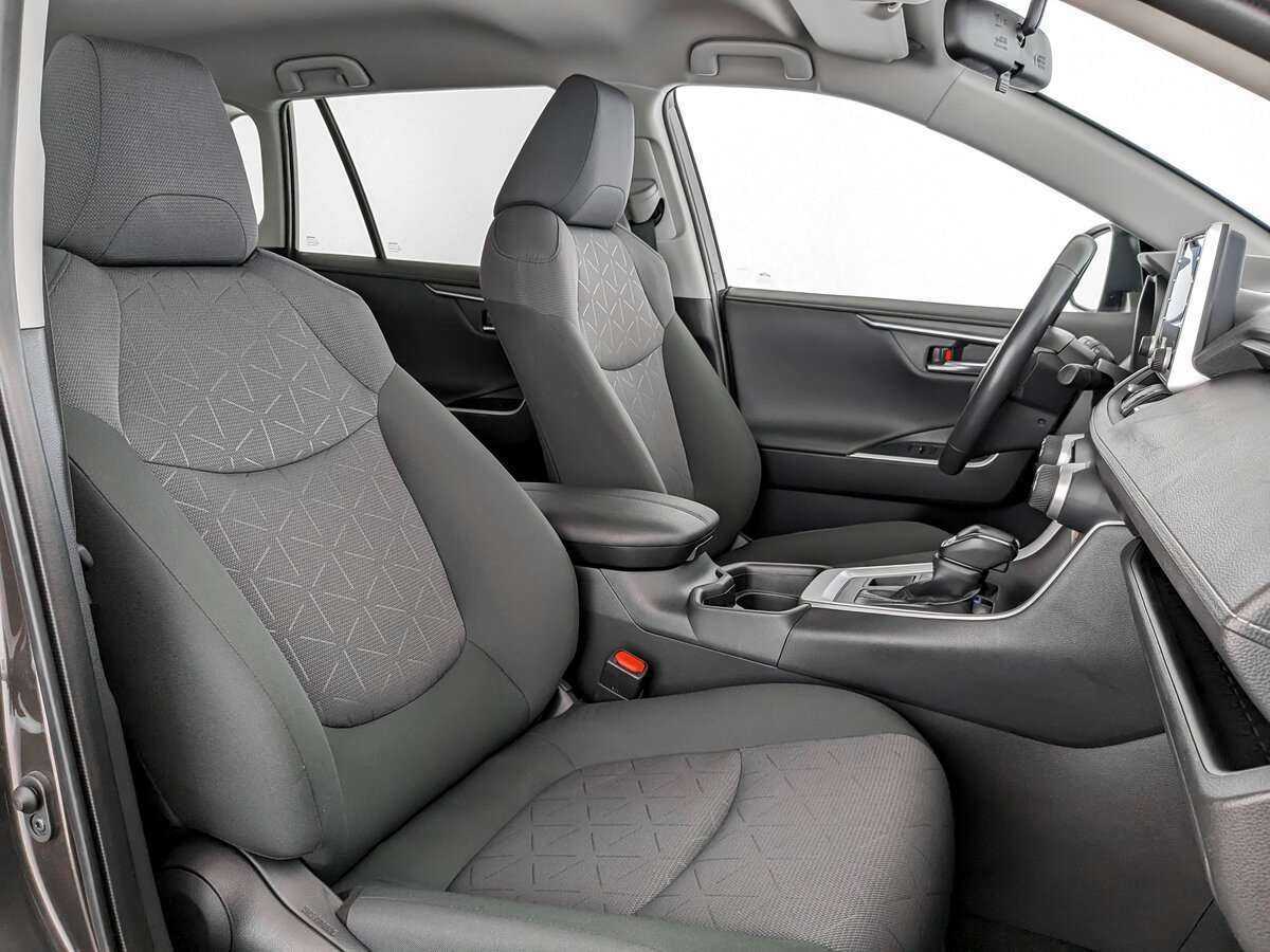 Toyota RAV4 с пробегом — 2020 год. Фото: #18