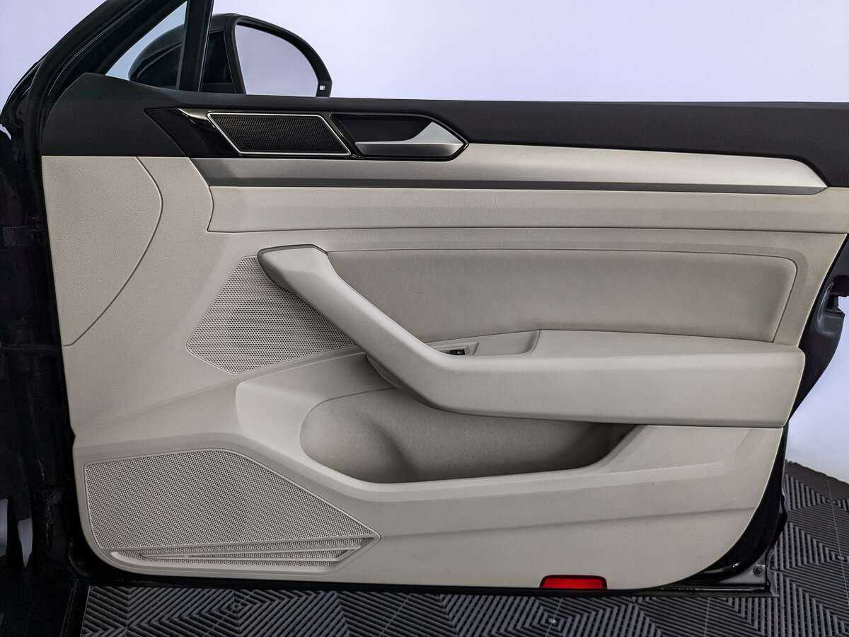 Volkswagen Passat с пробегом — 2018 год. Фото: #20