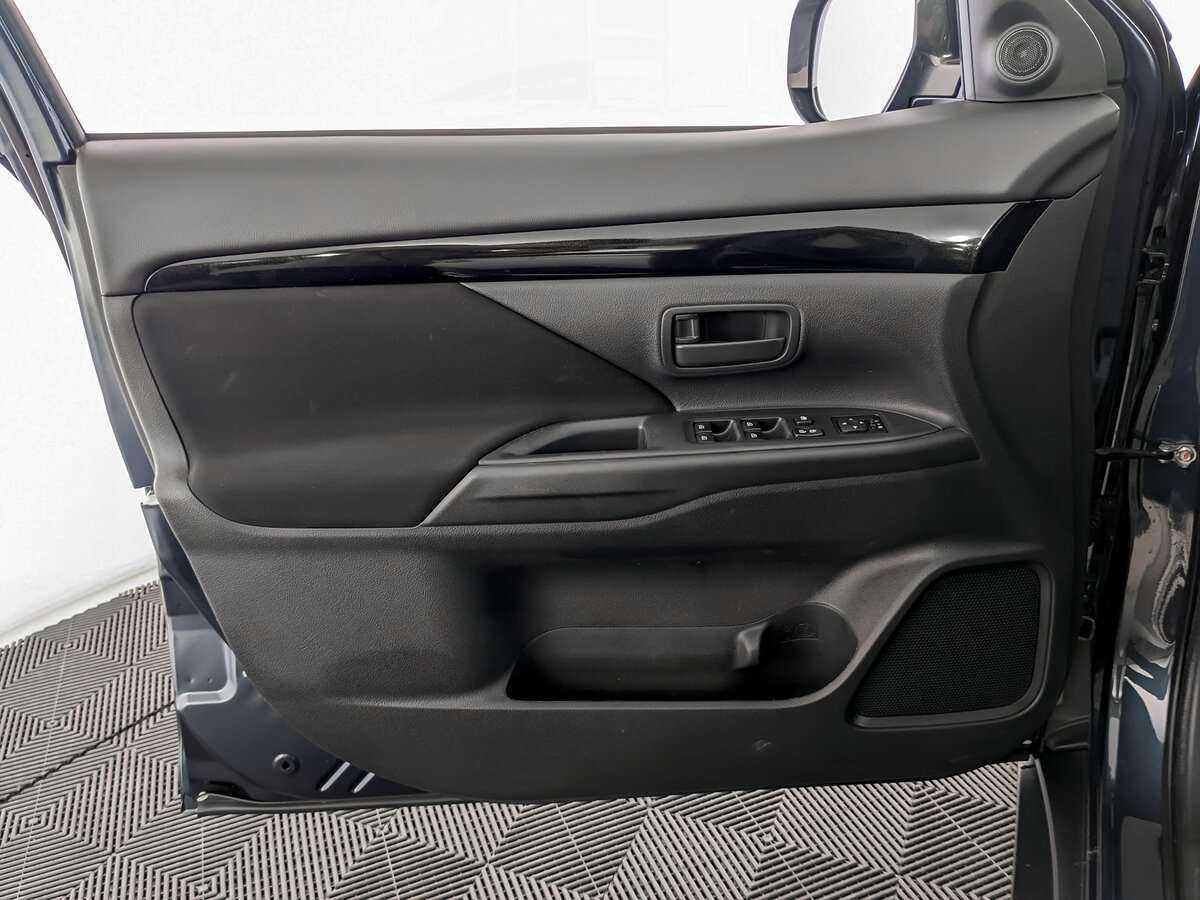 Mitsubishi Outlander с пробегом — 2019 год. Фото: #14