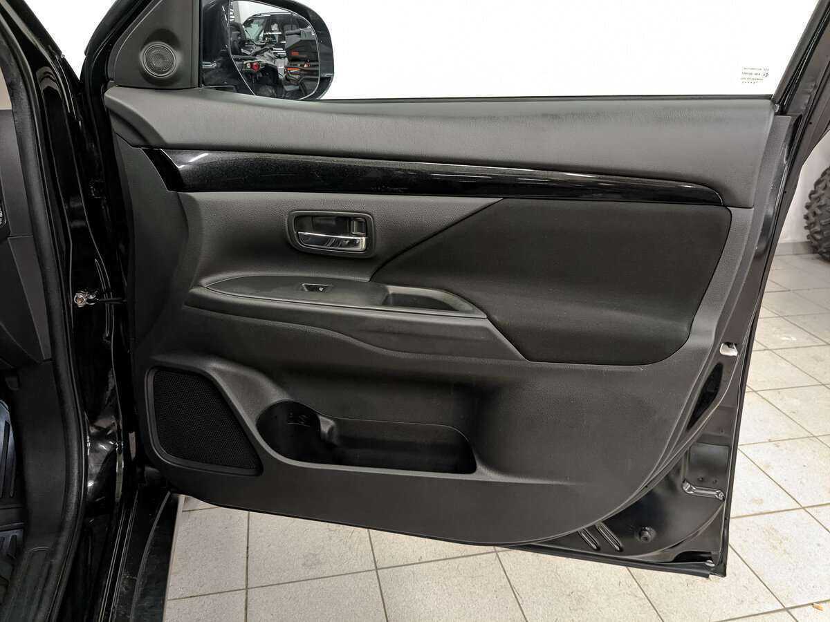 Mitsubishi Outlander с пробегом — 2020 год. Фото: #20