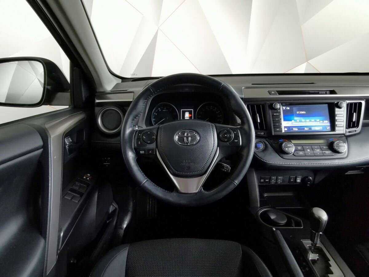 Toyota RAV4 с пробегом — 2018 год. Фото: #14