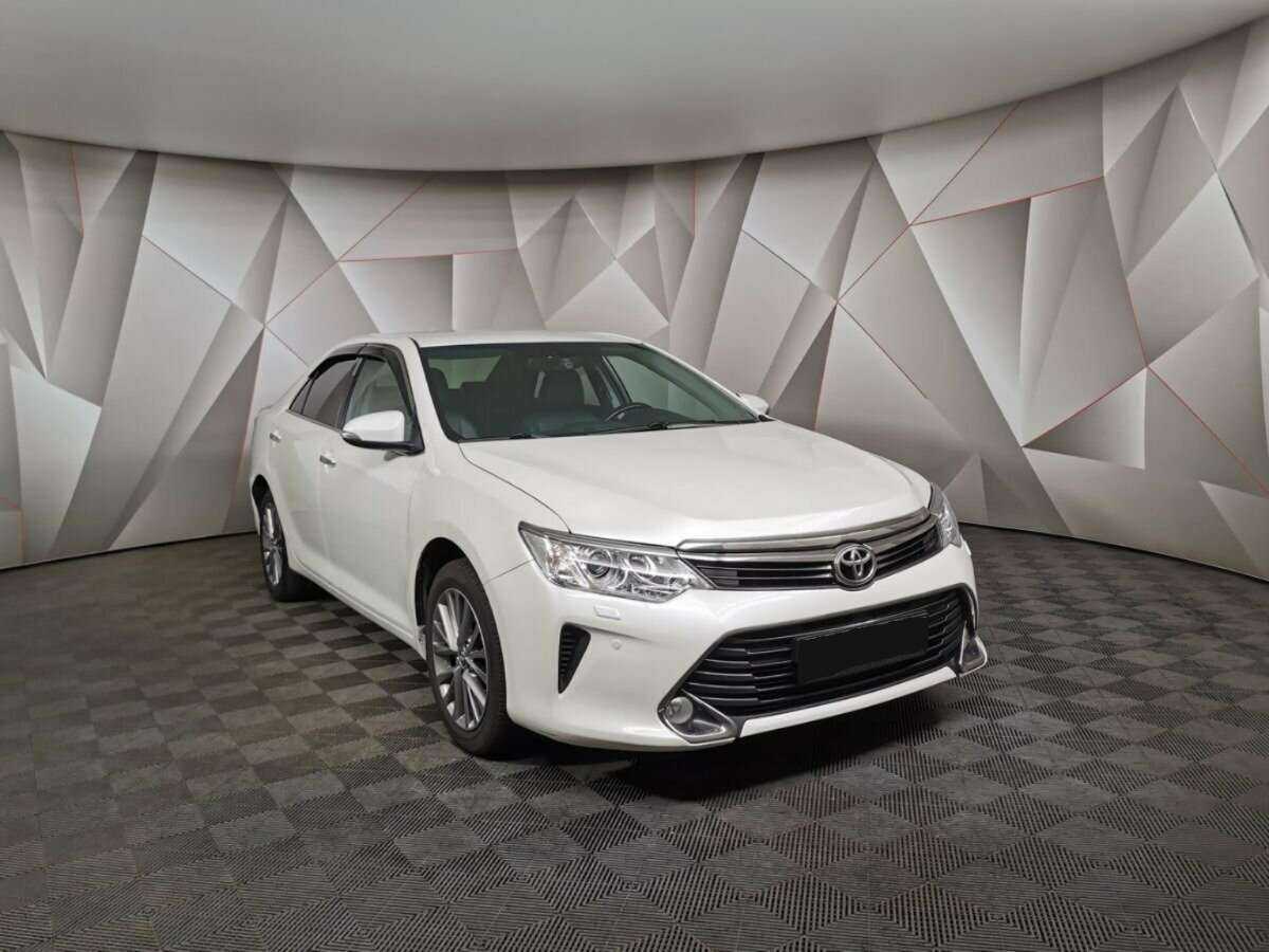 Toyota Camry с пробегом — 2016 год. Фото: #2