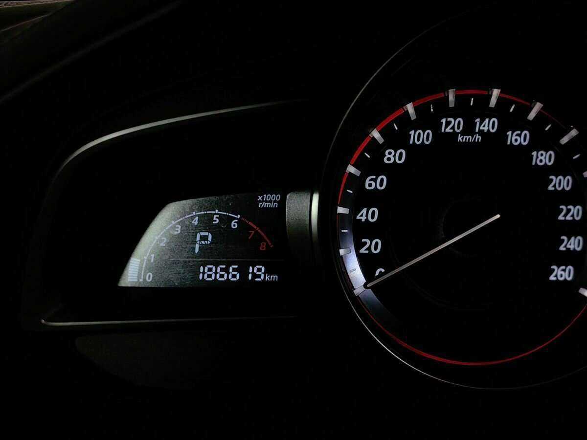 Mazda 3 с пробегом — 2014 год. Фото: #14