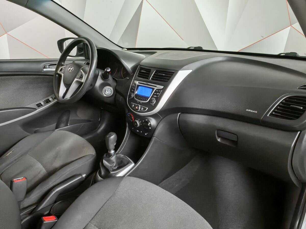 Hyundai Solaris с пробегом — 2013 год. Фото: #8