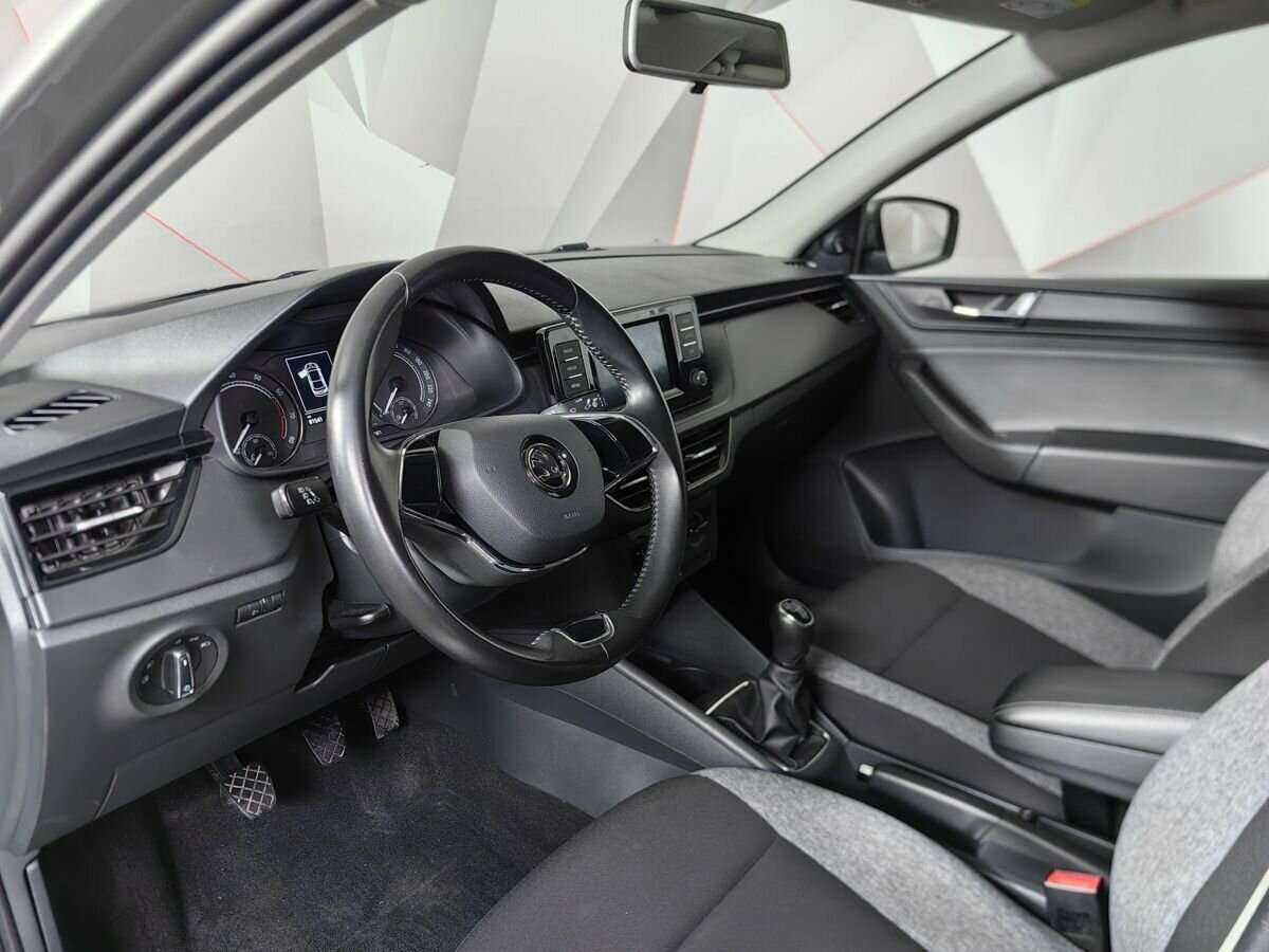Skoda Rapid с пробегом — 2021 год. Фото: #13