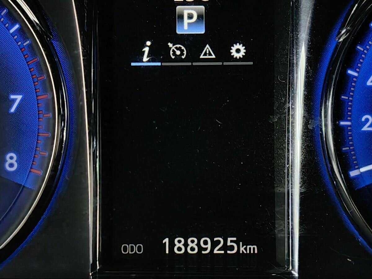 Toyota Camry с пробегом — 2017 год. Фото: #13