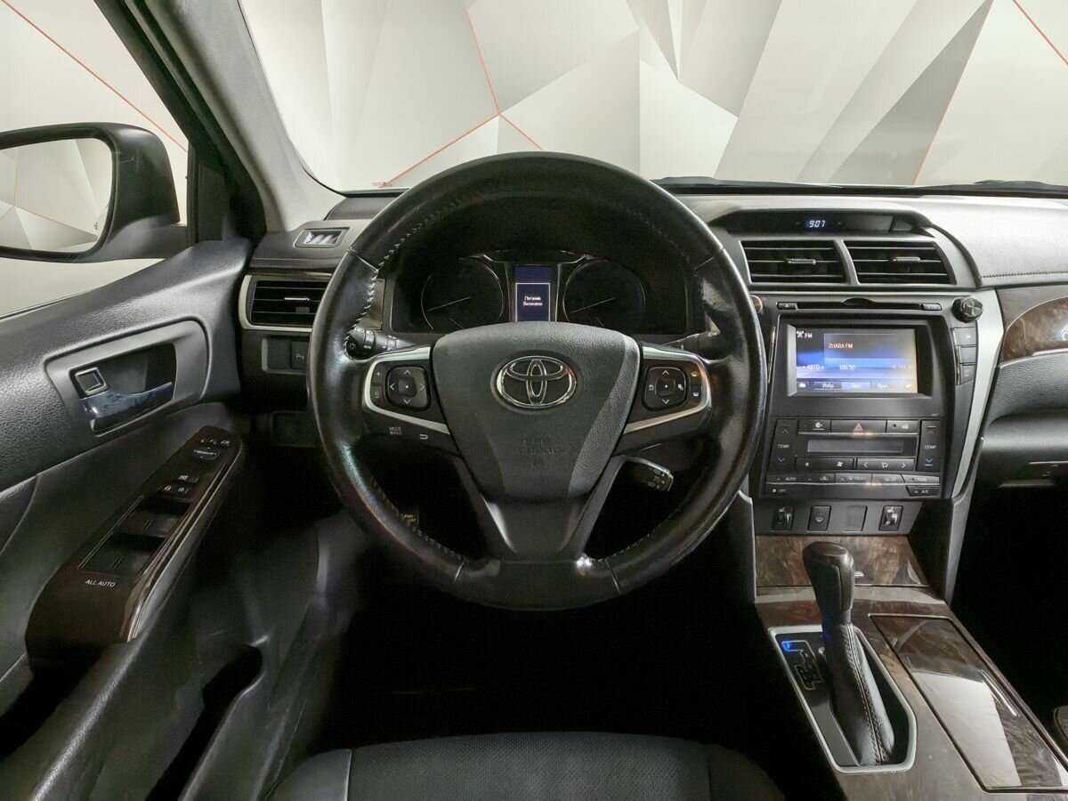 Toyota Camry с пробегом — 2017 год. Фото: #15