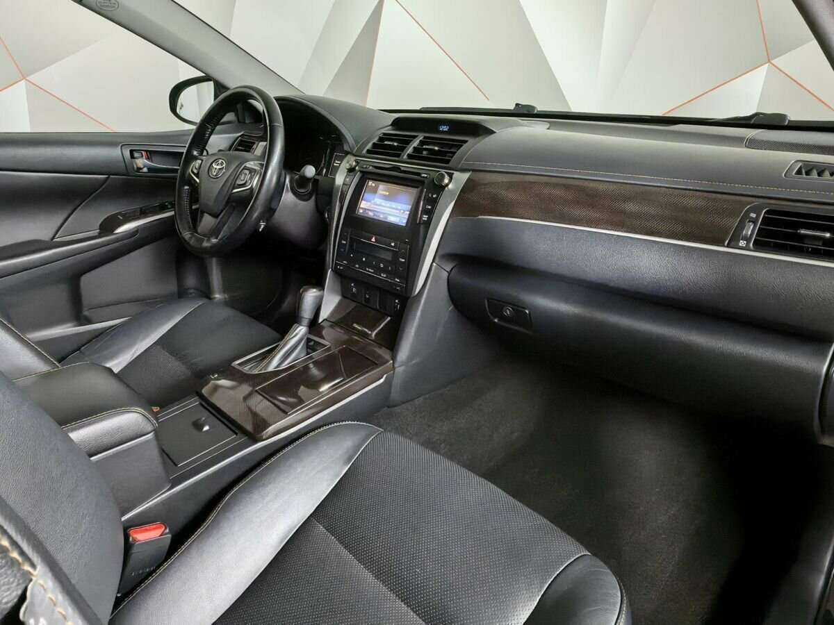 Toyota Camry с пробегом — 2017 год. Фото: #8