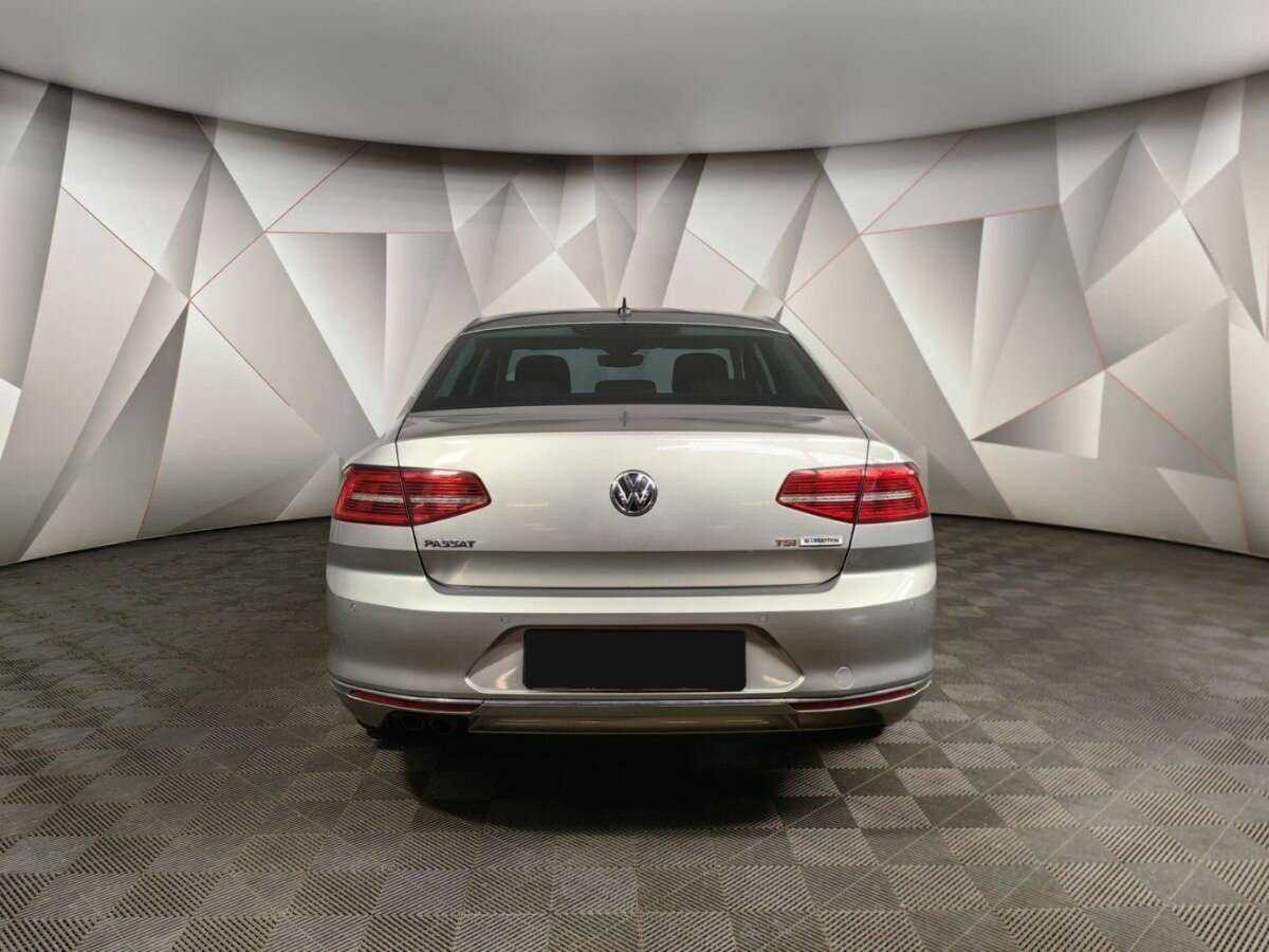 Volkswagen Passat с пробегом — 2017 год. Фото: #7