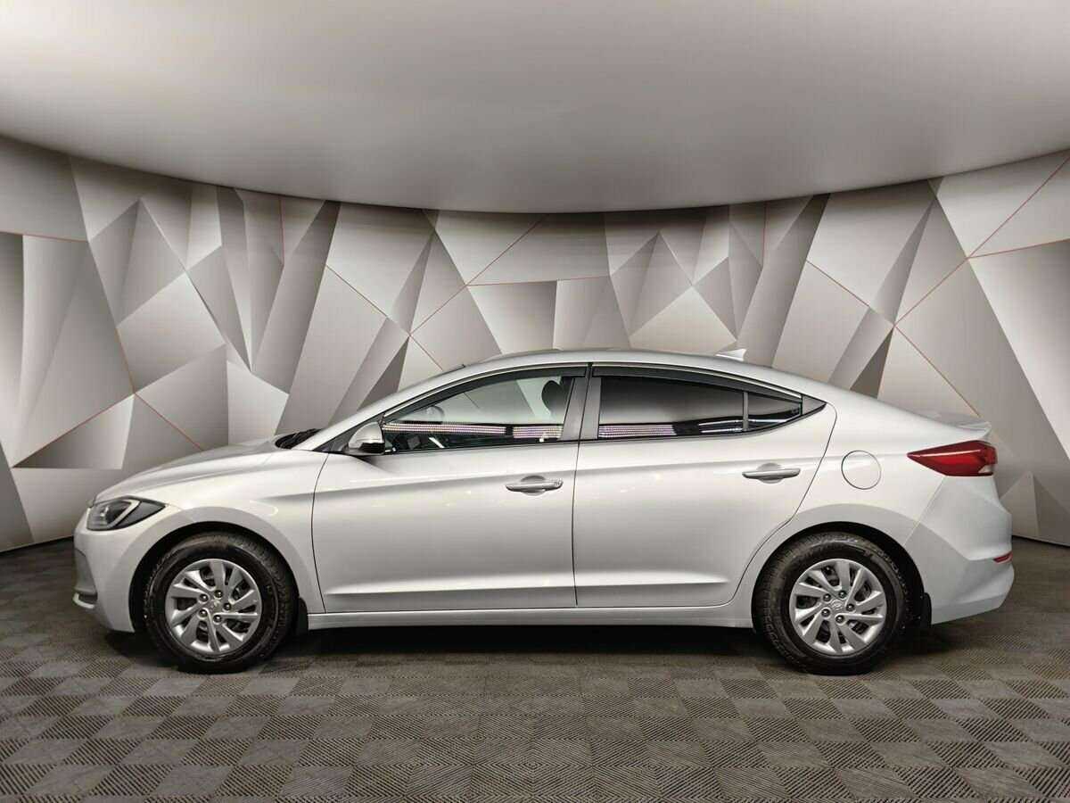 Hyundai Elantra с пробегом — 2018 год. Фото: #3