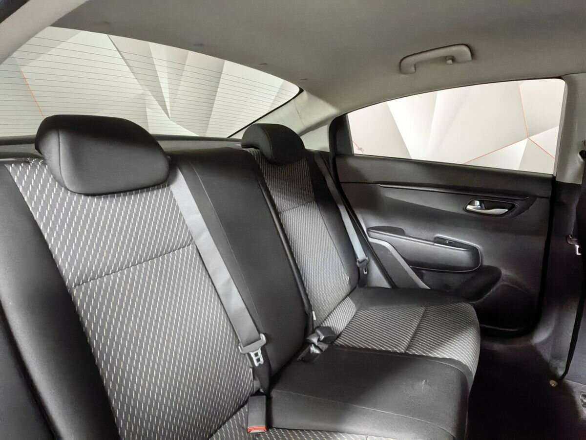 Kia Rio с пробегом — 2017 год. Фото: #12