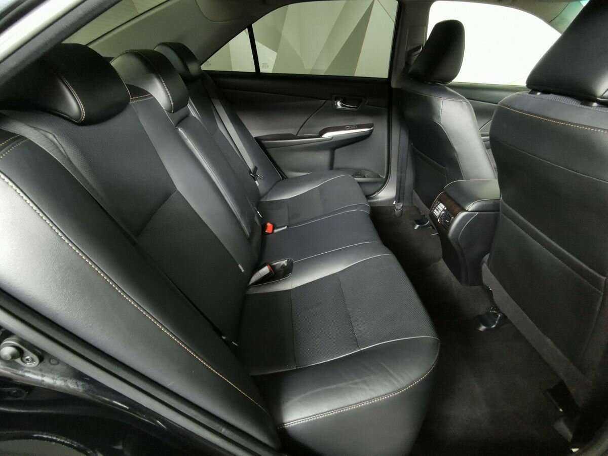 Toyota Camry с пробегом — 2017 год. Фото: #11