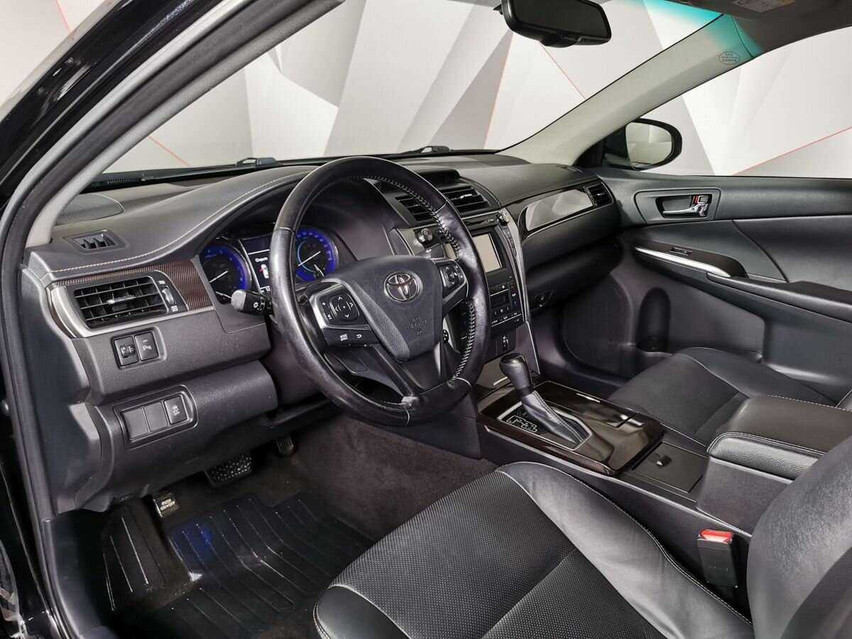 Toyota Camry с пробегом — 2017 год. Фото: #13