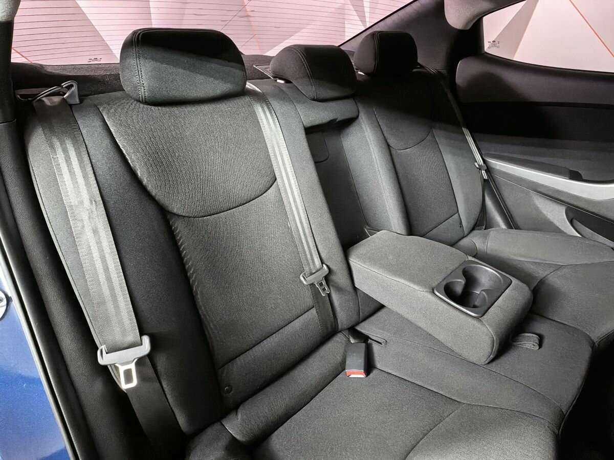 Hyundai Elantra с пробегом — 2015 год. Фото: #12