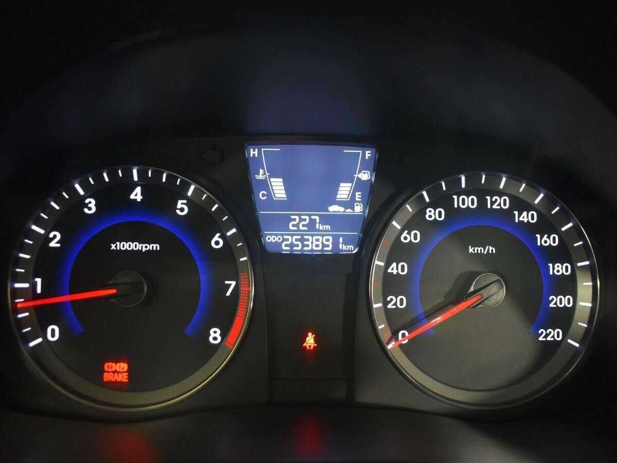 Hyundai Solaris с пробегом — 2013 год. Фото: #12