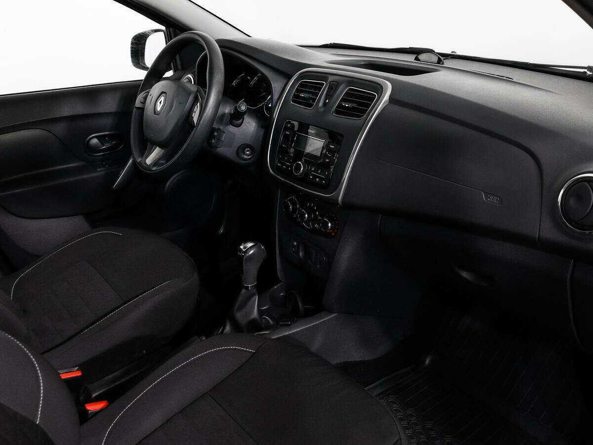 Renault Sandero с пробегом — 2018 год. Фото: #8