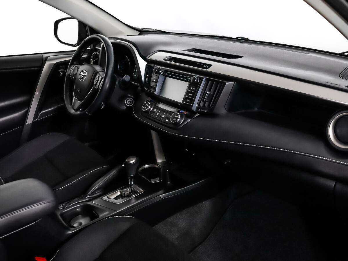 Toyota RAV4 с пробегом — 2016 год. Фото: #10