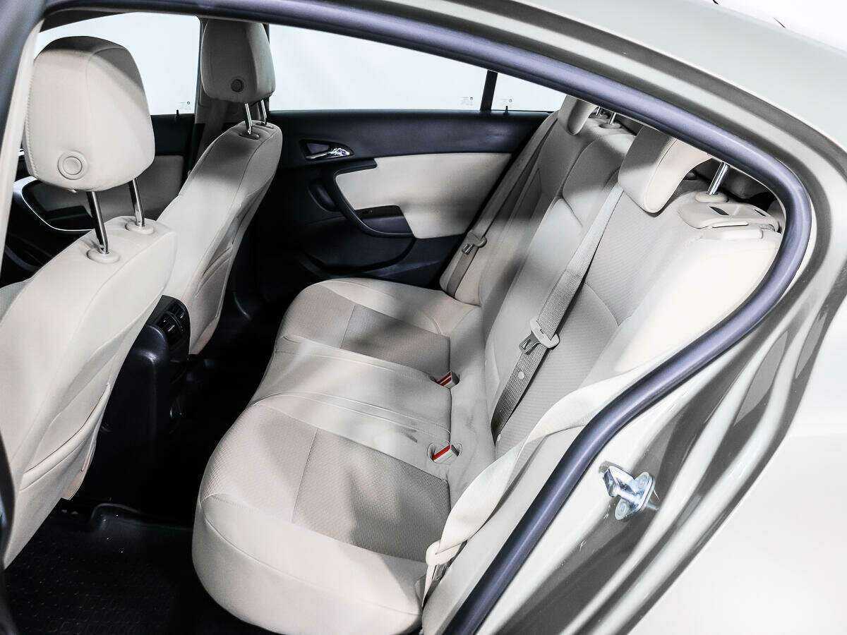 Opel Insignia с пробегом — 2014 год. Фото: #10