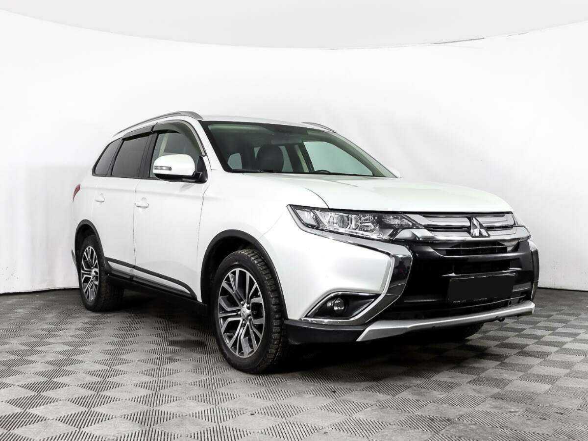 Mitsubishi Outlander с пробегом — 2016 год. Фото: #2