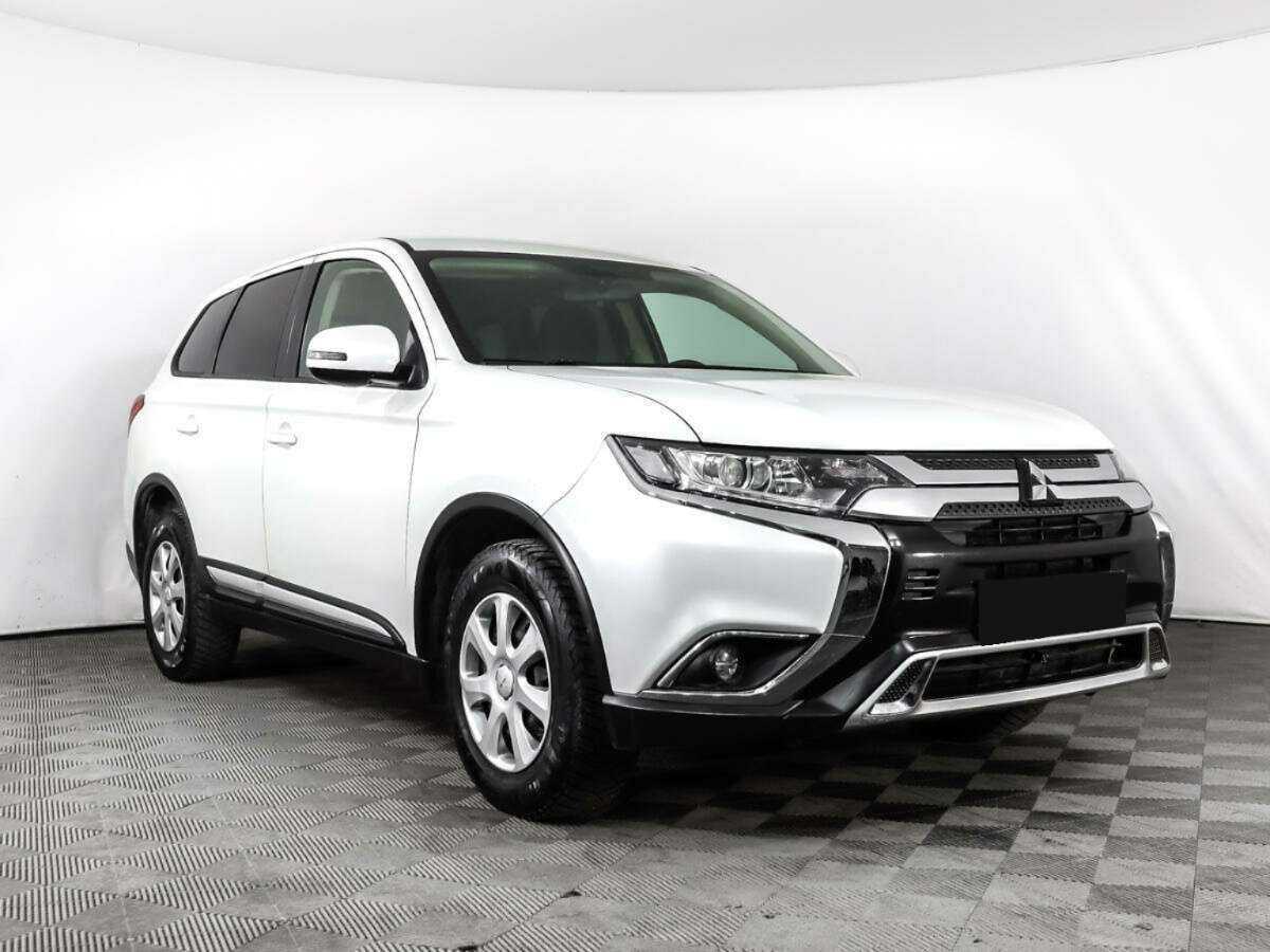 Mitsubishi Outlander с пробегом — 2018 год. Фото: #2