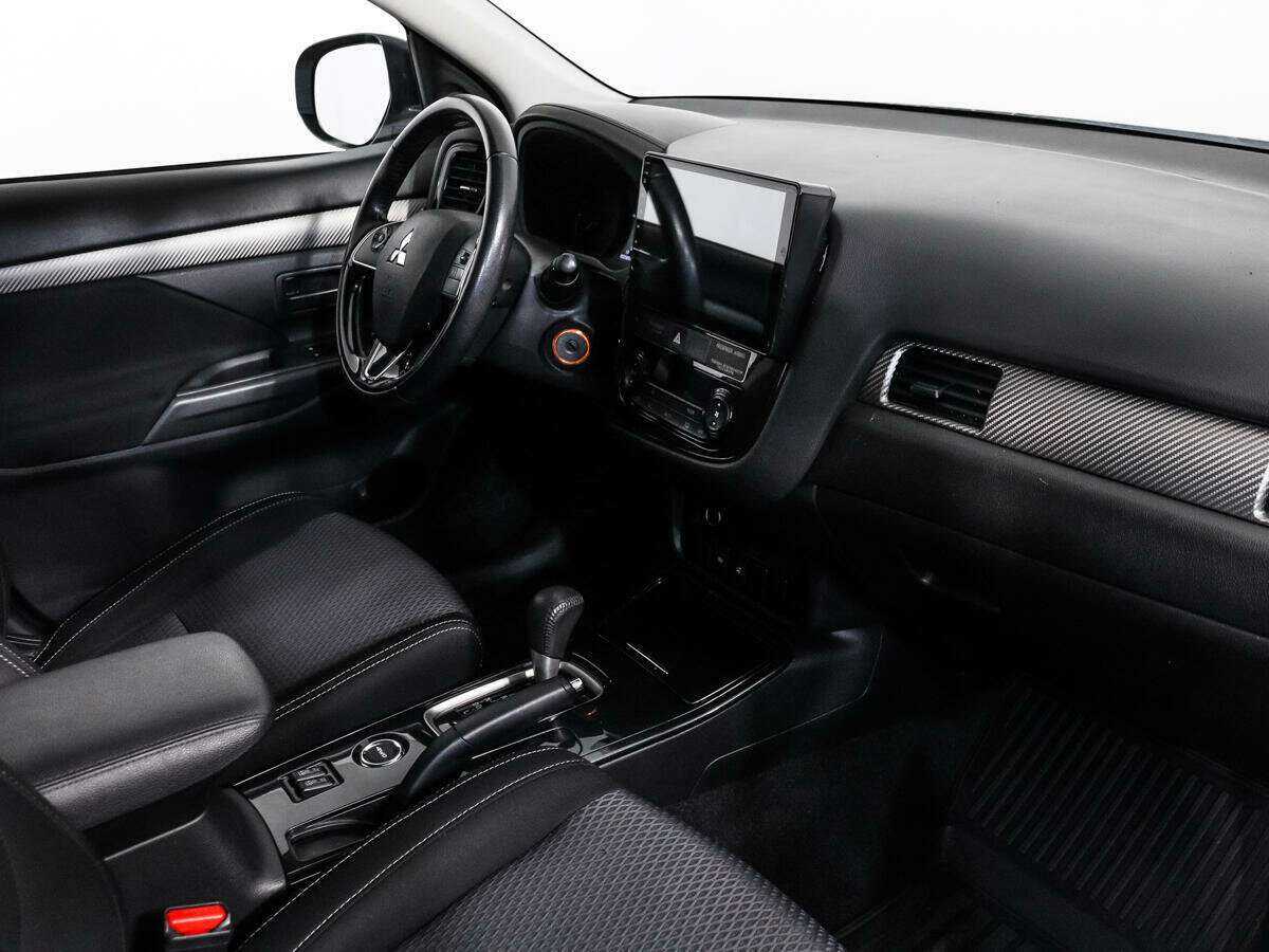 Mitsubishi Outlander с пробегом — 2018 год. Фото: #11