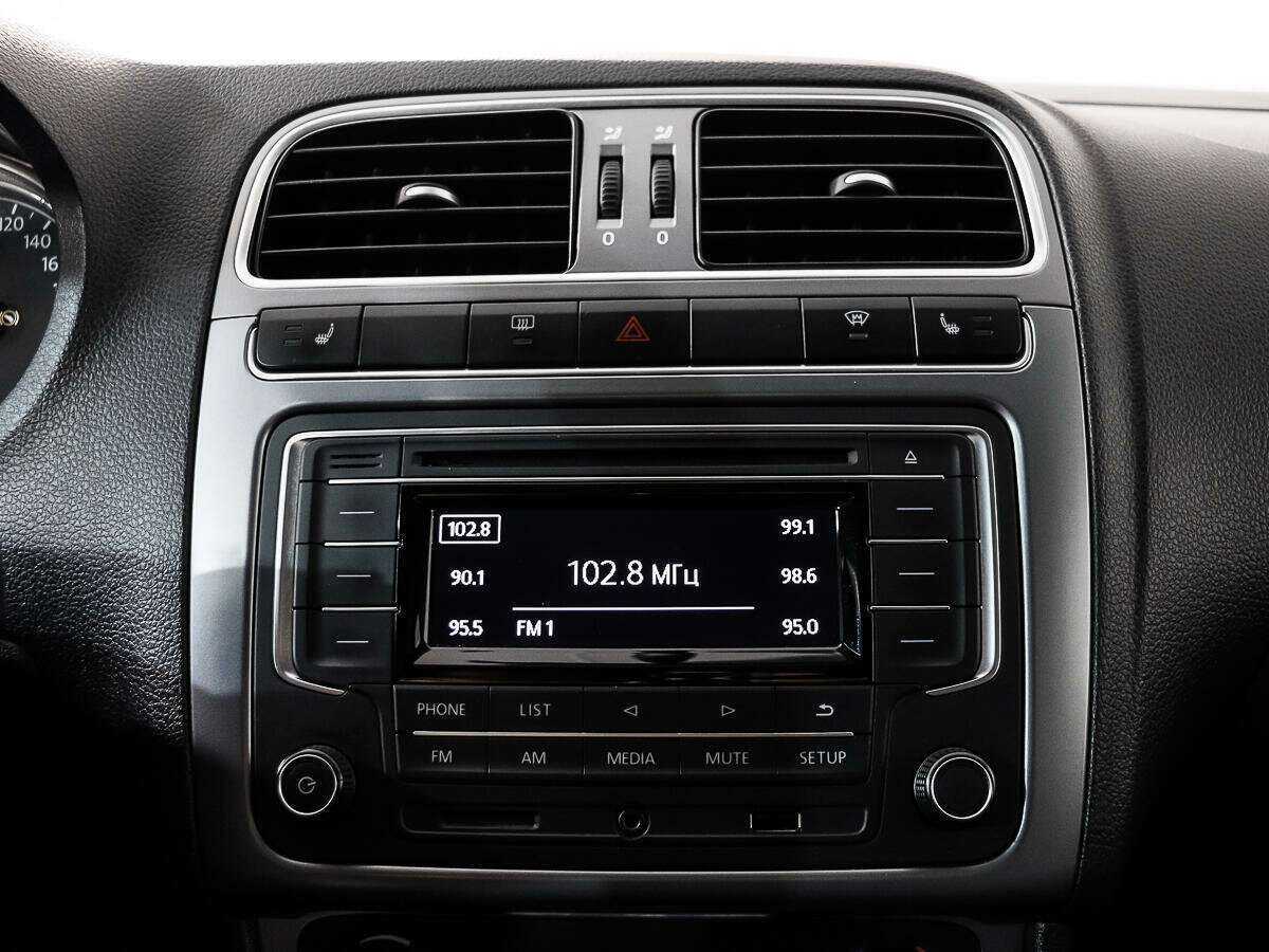 Volkswagen Polo с пробегом — 2016 год. Фото: #14