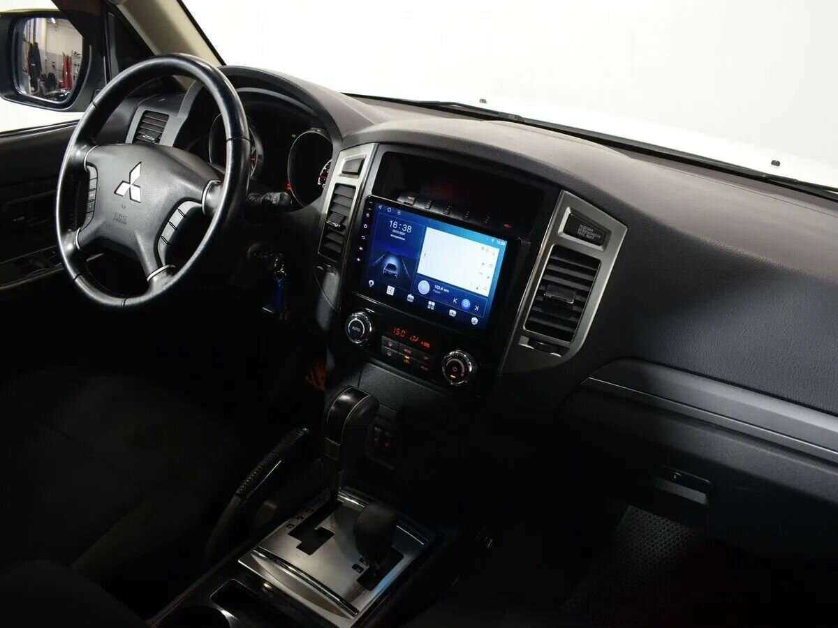 Mitsubishi Pajero с пробегом — 2015 год. Фото: #9