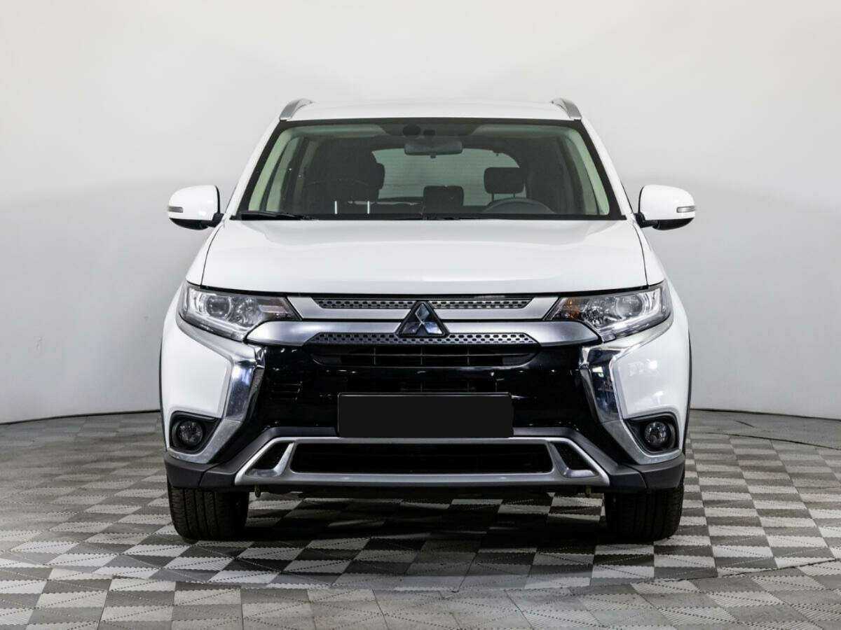 Mitsubishi Outlander с пробегом — 2021 год. Фото: #1
