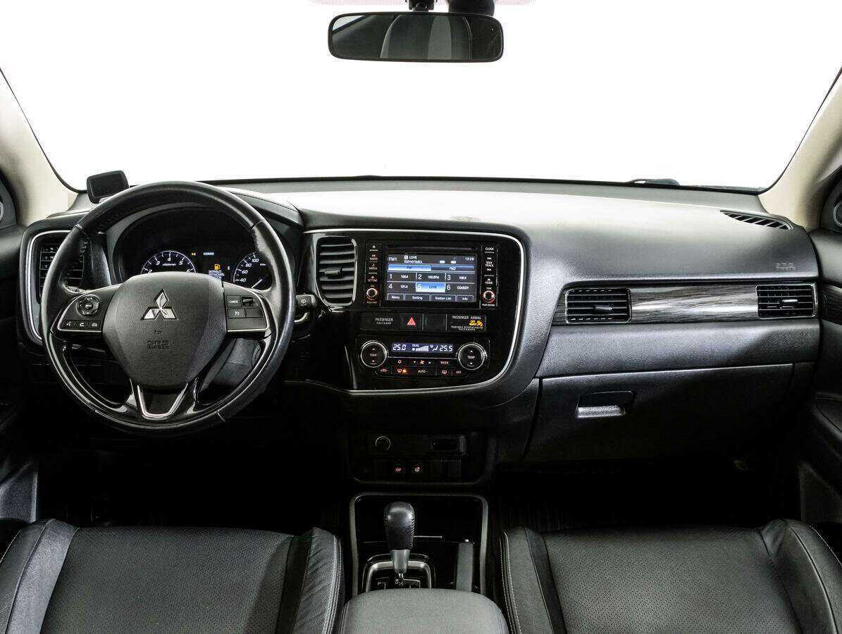Mitsubishi Outlander с пробегом — 2017 год. Фото: #9