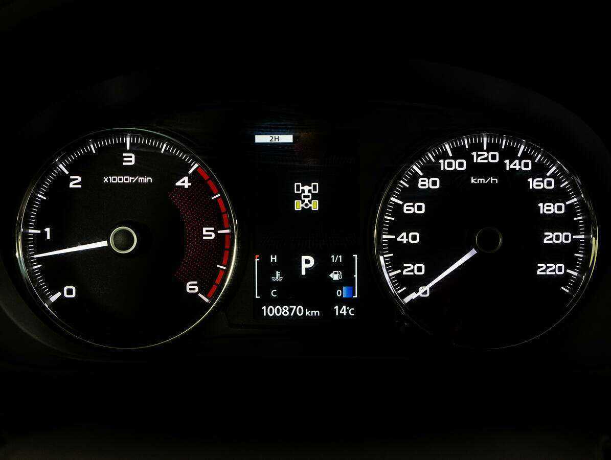 Mitsubishi Pajero Sport с пробегом — 2017 год. Фото: #15