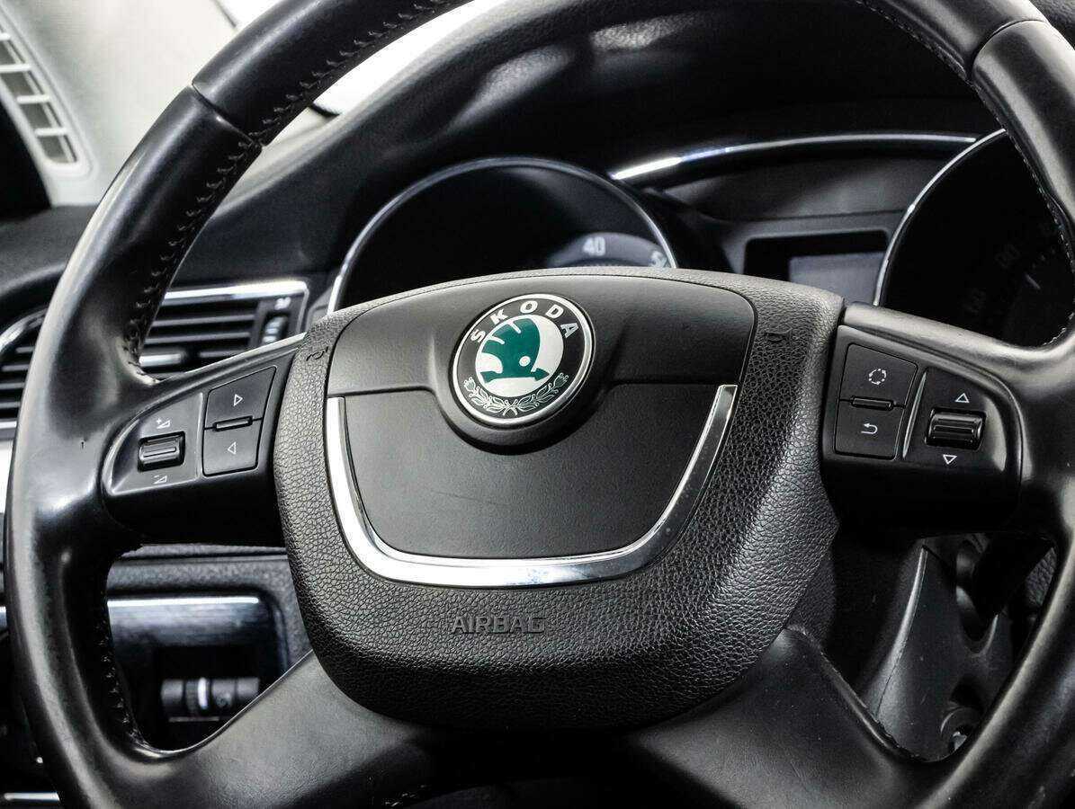 Skoda Superb с пробегом — 2012 год. Фото: #11
