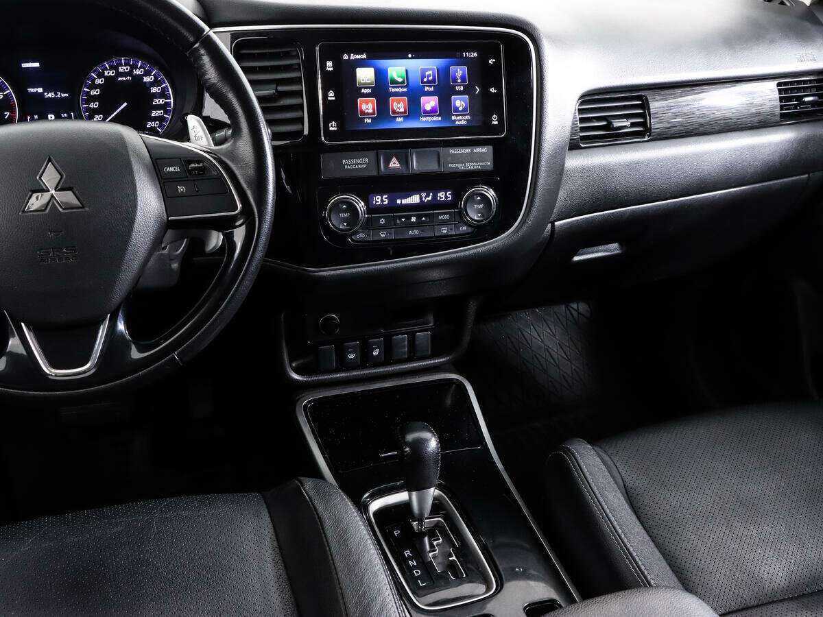 Mitsubishi Outlander с пробегом — 2018 год. Фото: #12