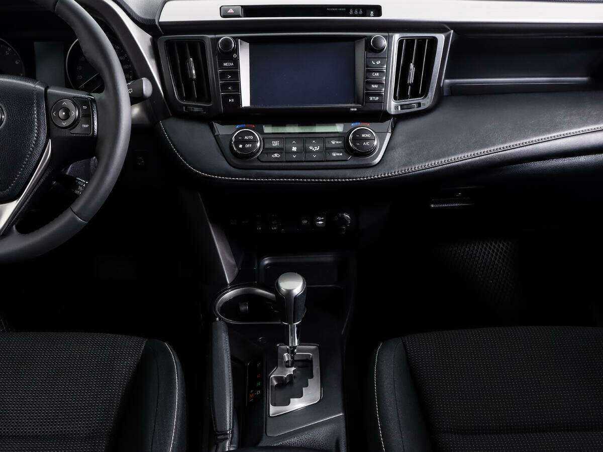 Toyota RAV4 с пробегом — 2017 год. Фото: #11